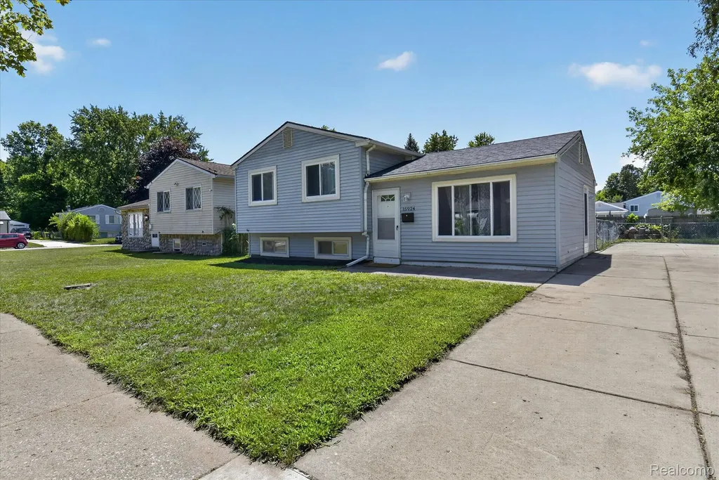 15924 Orchard Street Romulus City MI 48174