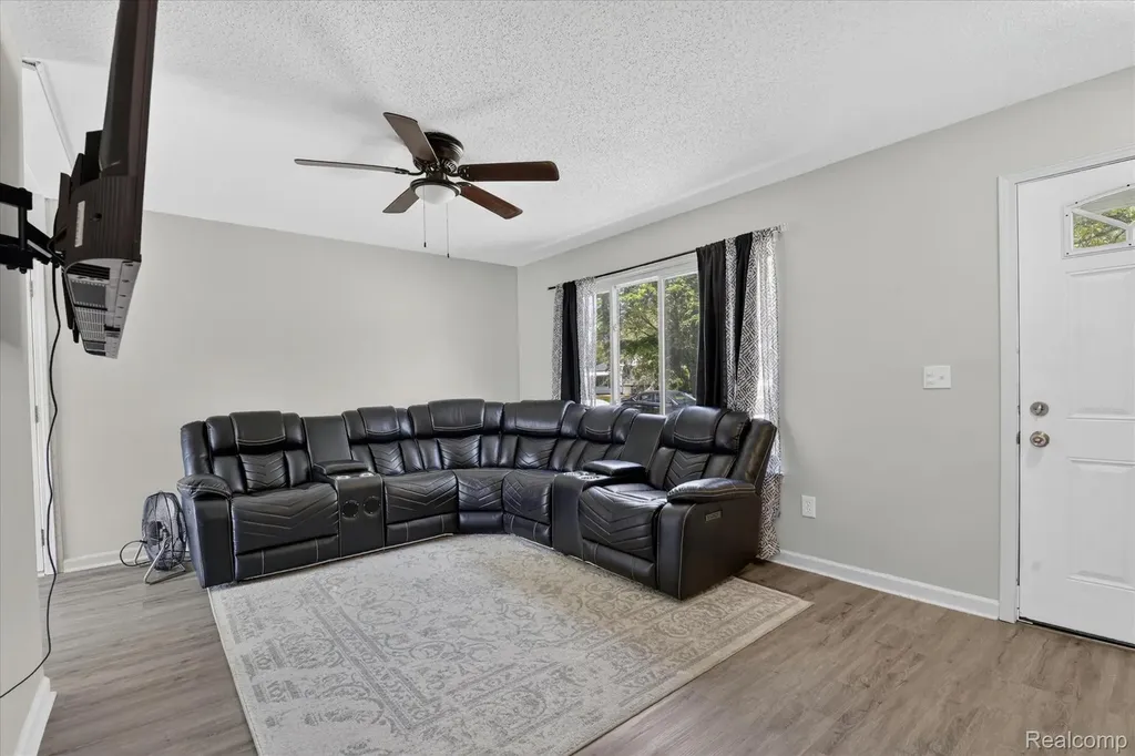 15924 Orchard Street Romulus City MI 48174