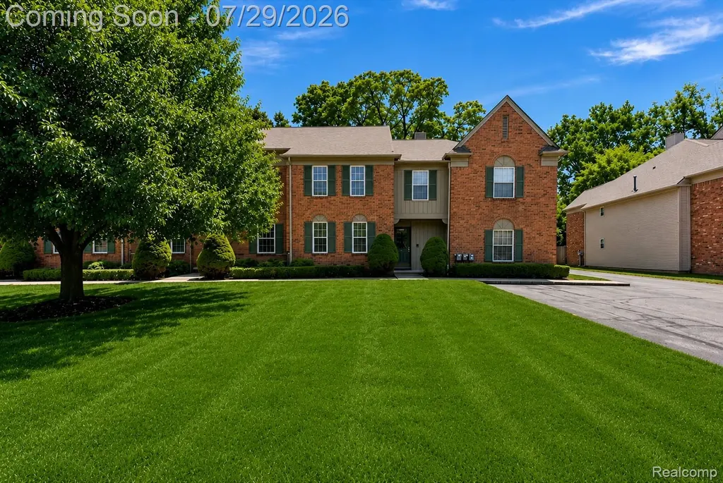 1655 Huntington Park Rochester Hills City MI 48309