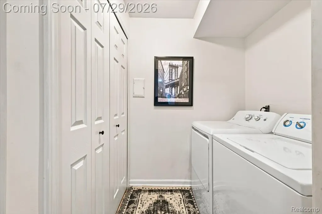 1655 Huntington Park Rochester Hills City MI 48309