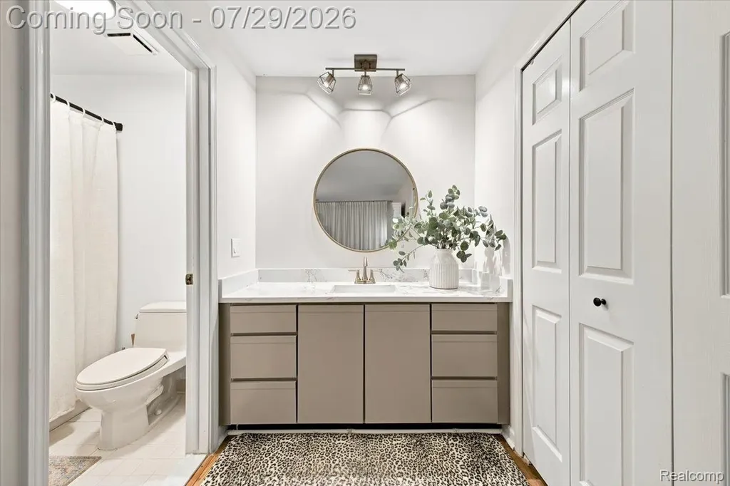 1655 Huntington Park Rochester Hills City MI 48309