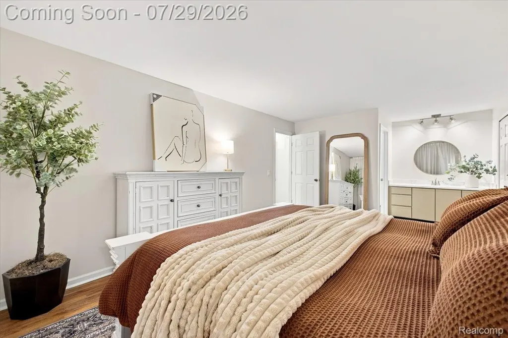 1655 Huntington Park, Unit #f Rochester Hills City MI 48309