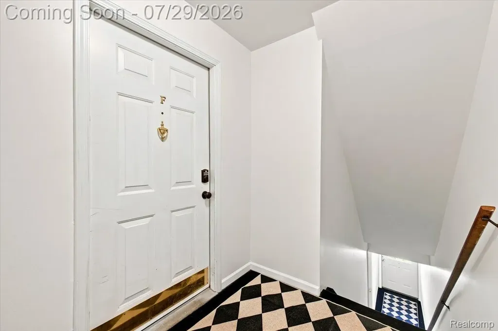 1655 Huntington Park, Unit #f Rochester Hills City MI 48309