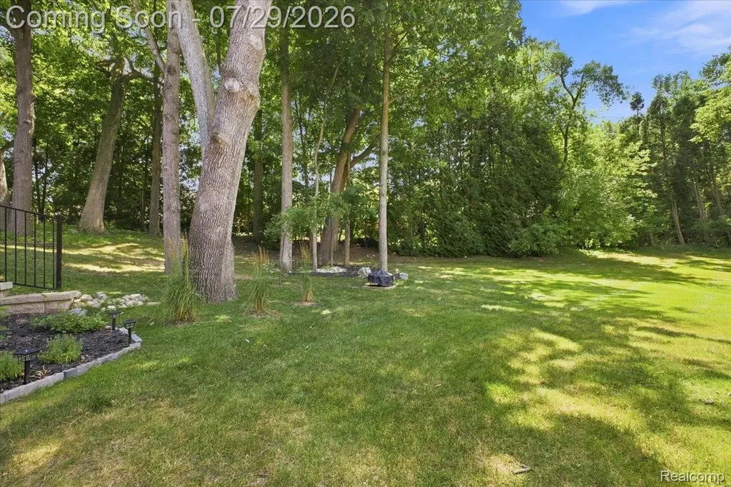 1655 Huntington Park Rochester Hills City MI 48309