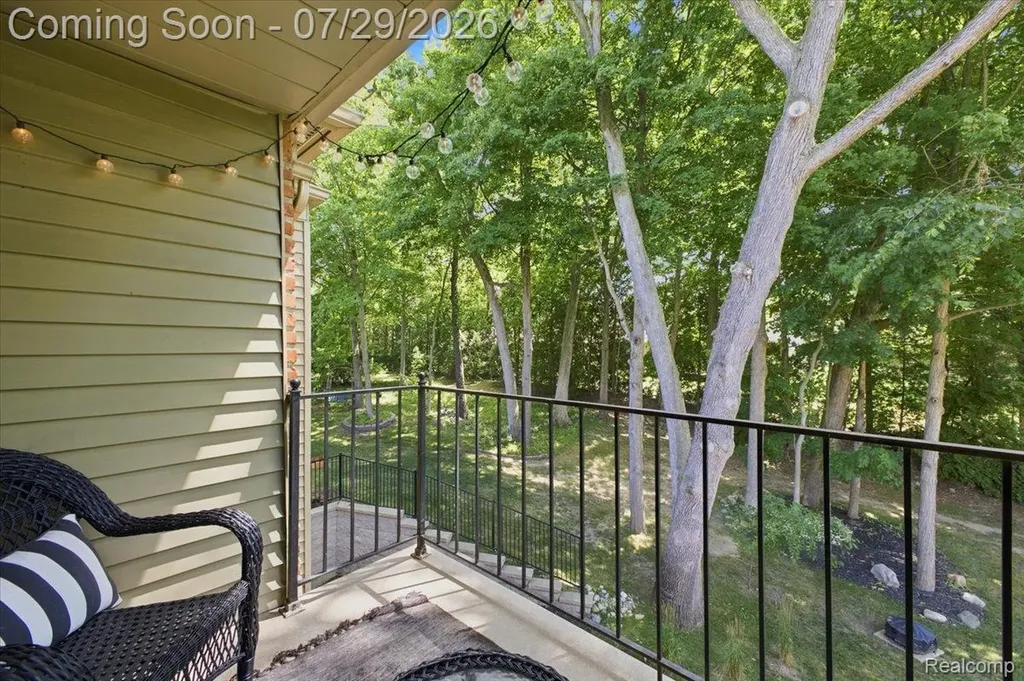 1655 Huntington Park, Unit #f Rochester Hills City MI 48309