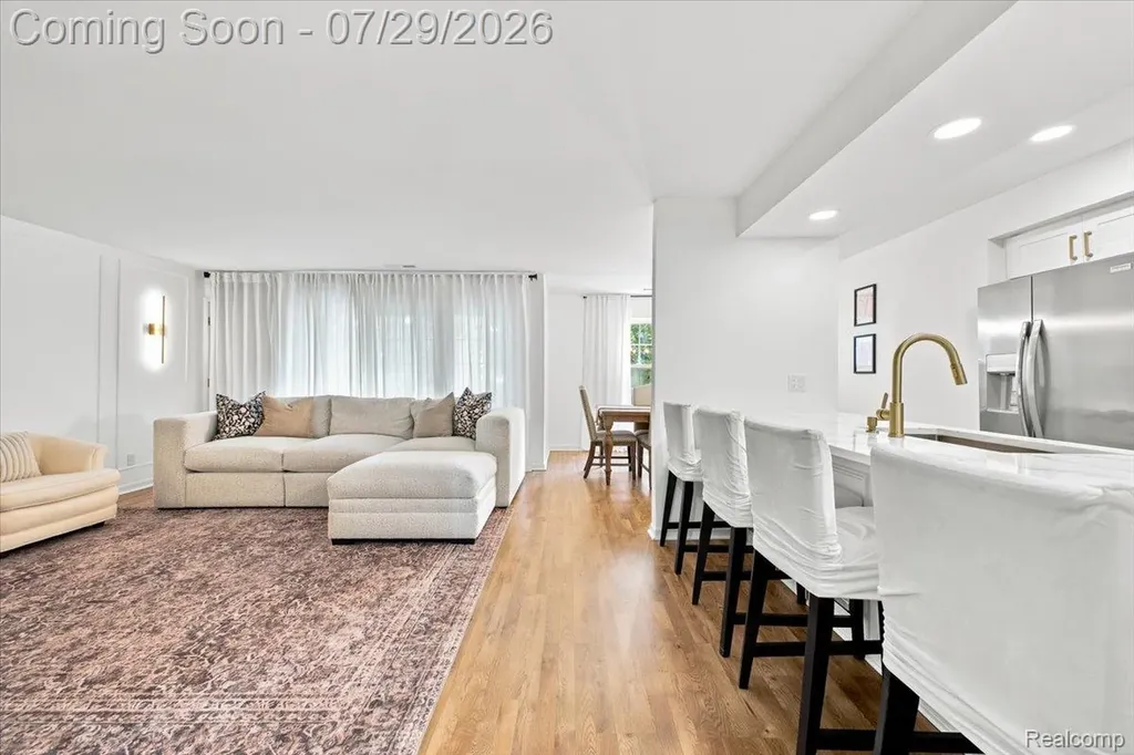1655 Huntington Park Rochester Hills City MI 48309