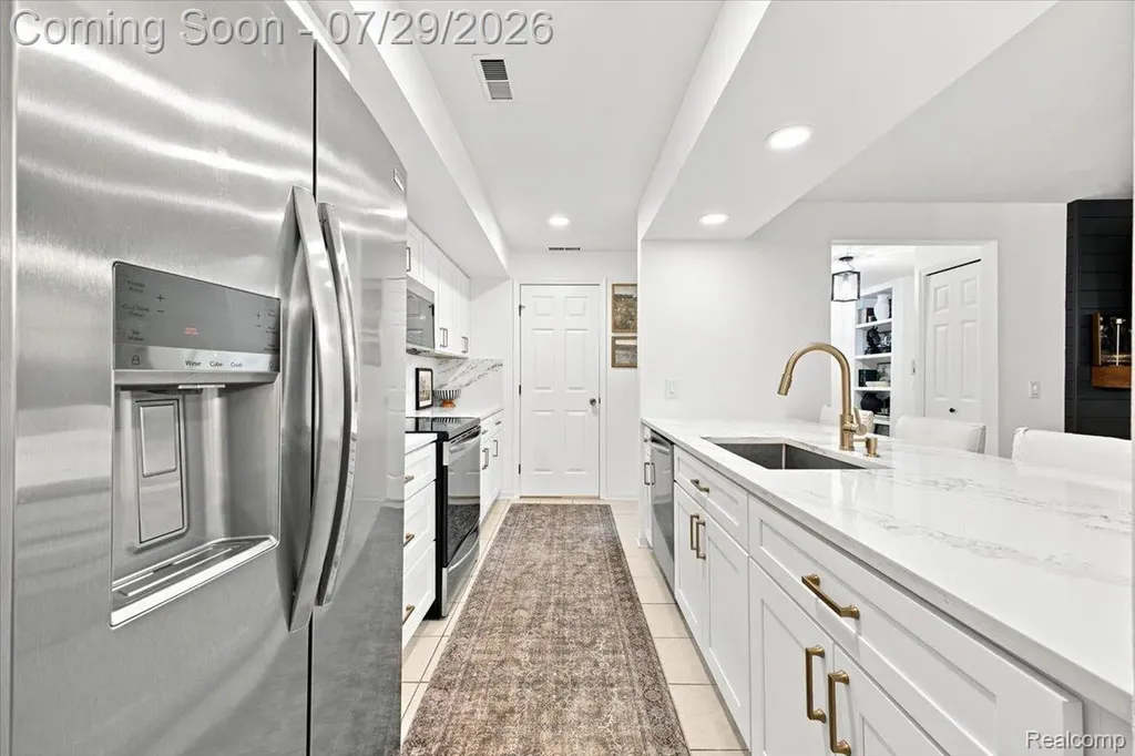 1655 Huntington Park Rochester Hills City MI 48309