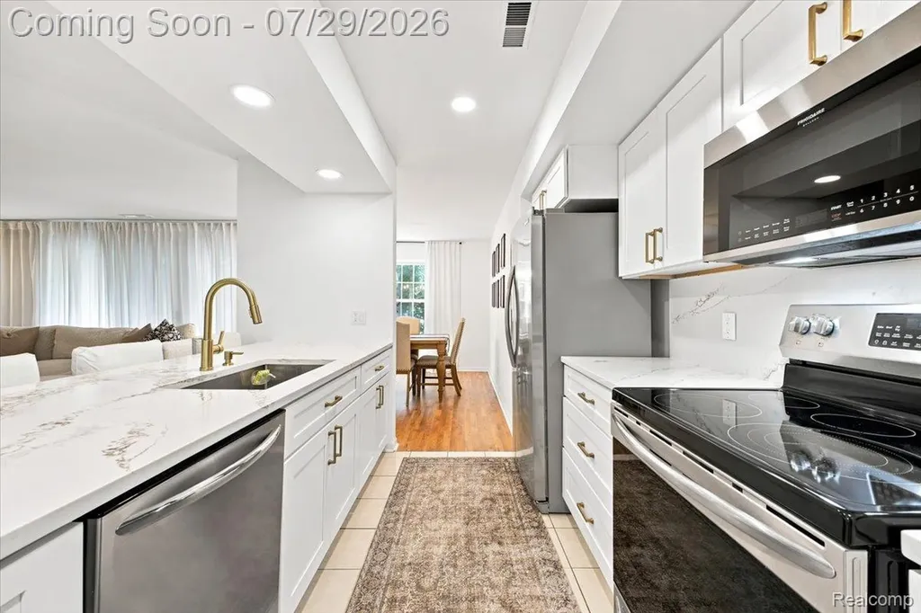 1655 Huntington Park Rochester Hills City MI 48309