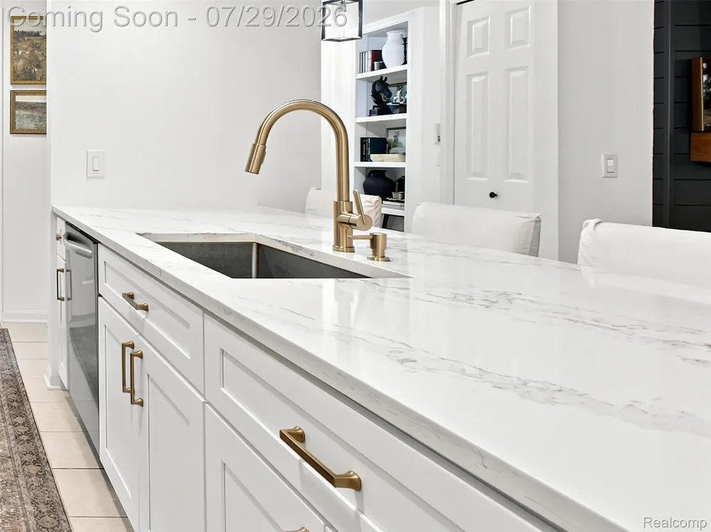 1655 Huntington Park, Unit #f Rochester Hills City MI 48309