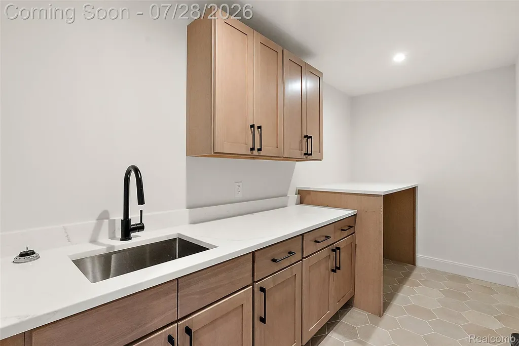 3919 Woodland Avenue Royal Oak City MI 48073
