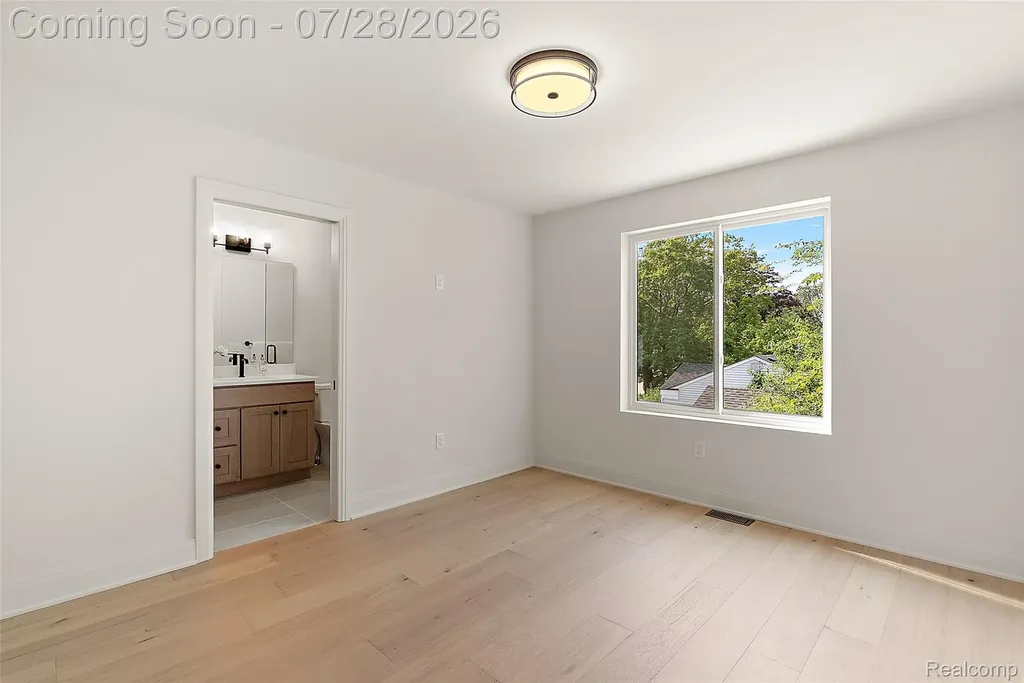 3919 Woodland Avenue Royal Oak City MI 48073