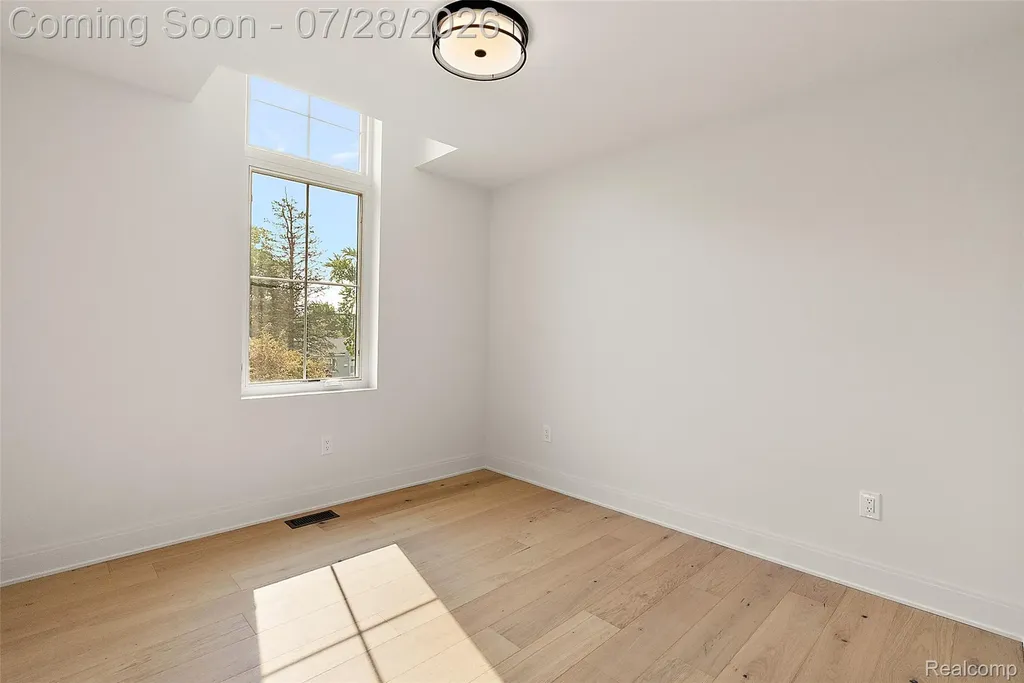 3919 Woodland Avenue Royal Oak City MI 48073