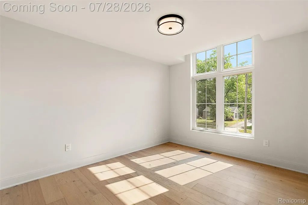 3919 Woodland Avenue Royal Oak City MI 48073