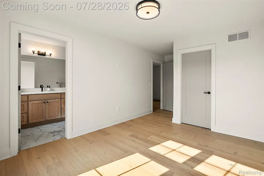 3919 Woodland Avenue Royal Oak City MI 48073