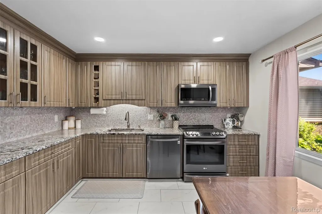 7096 Clements West Bloomfield Charter Township MI 48322