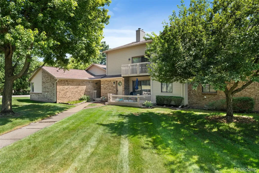 7096 Clements West Bloomfield Charter Township MI 48322