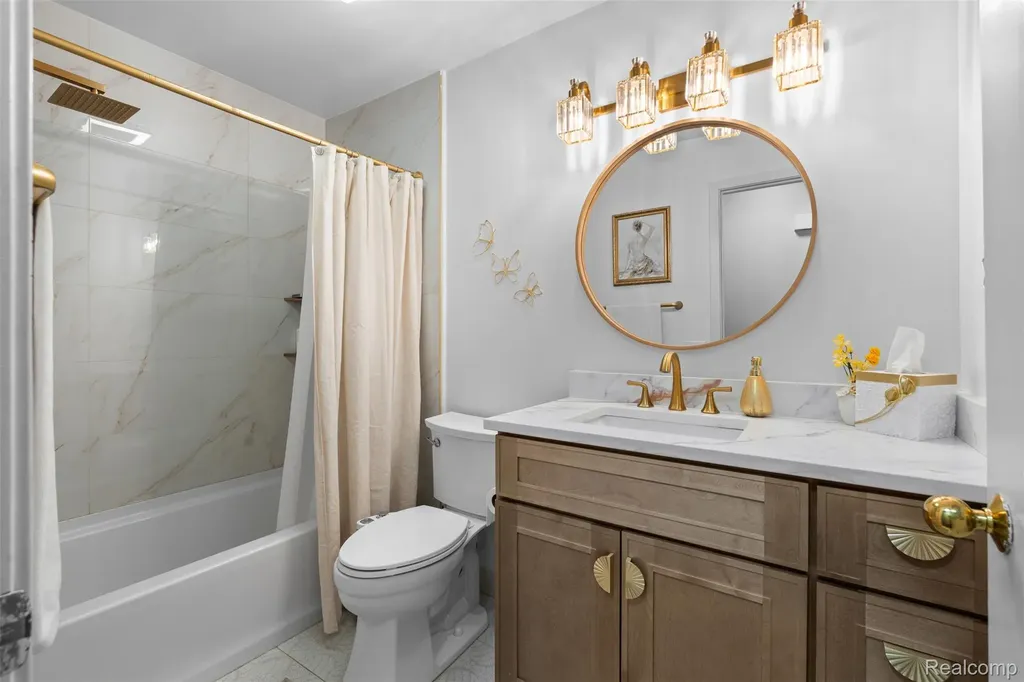7096 Clements West Bloomfield Charter Township MI 48322