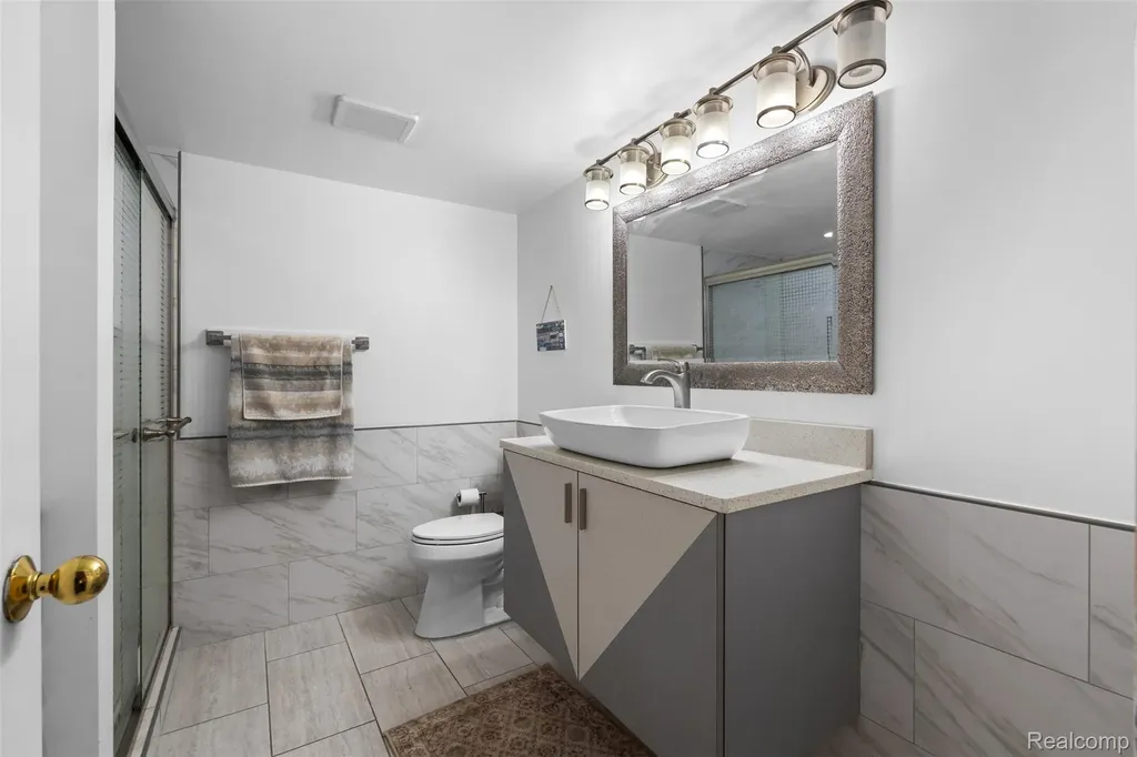 7096 Clements West Bloomfield Charter Township MI 48322