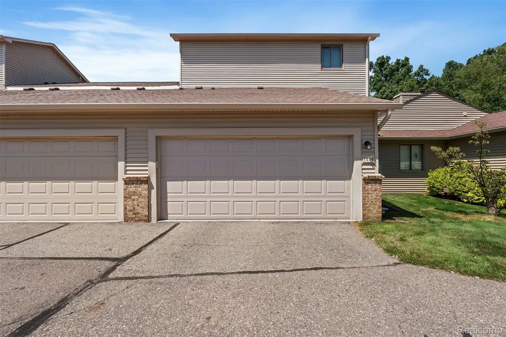7096 Clements West Bloomfield Charter Township MI 48322