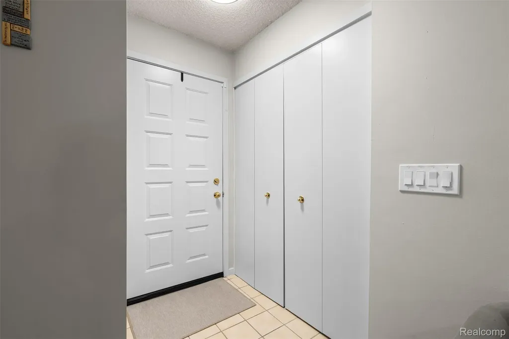 7096 Clements West Bloomfield Charter Township MI 48322