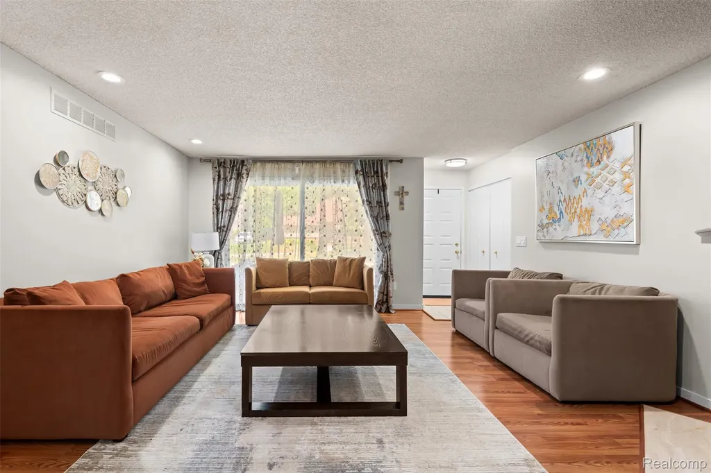7096 Clements West Bloomfield Charter Township MI 48322