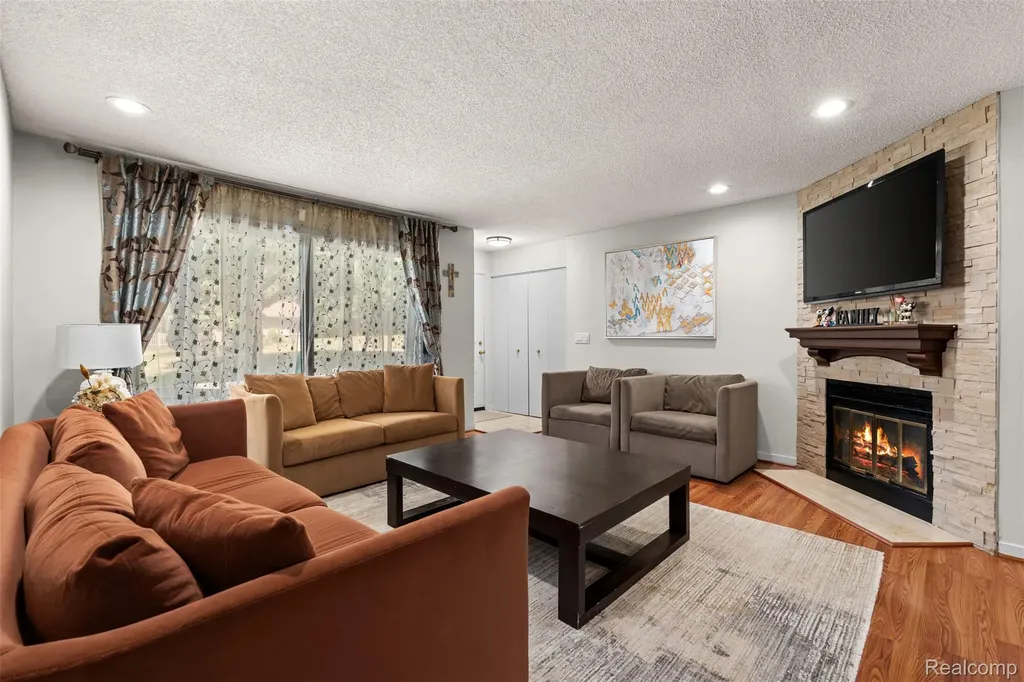 7096 Clements West Bloomfield Charter Township MI 48322