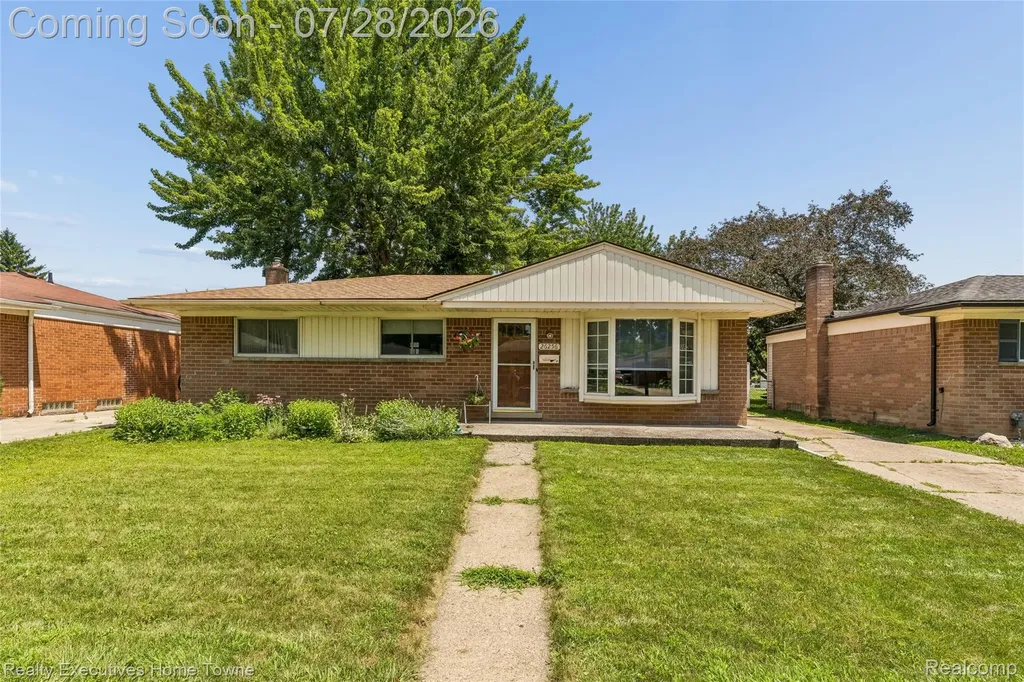26256 Patricia Avenue Warren City MI 48091