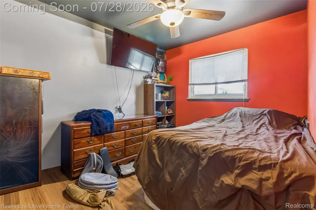26256 Patricia Avenue Warren City MI 48091