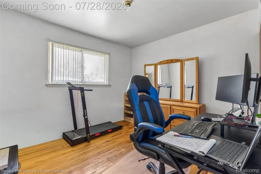 26256 Patricia Avenue Warren City MI 48091