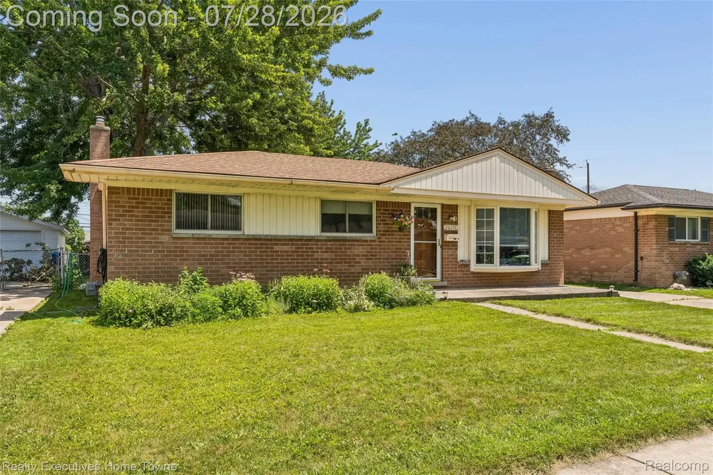 26256 Patricia Avenue Warren City MI 48091