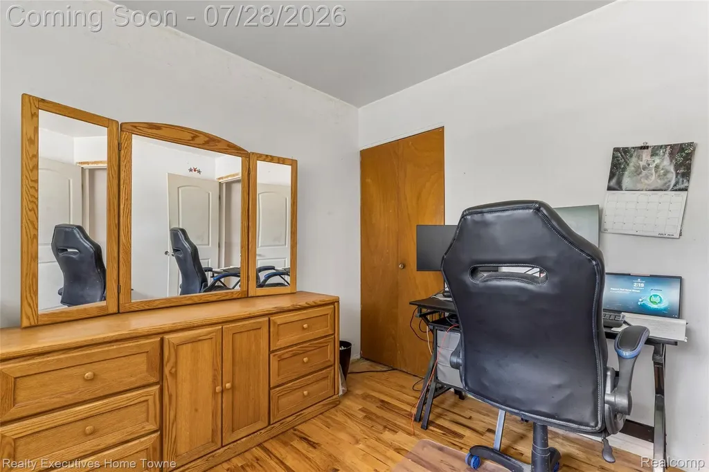26256 Patricia Avenue Warren City MI 48091
