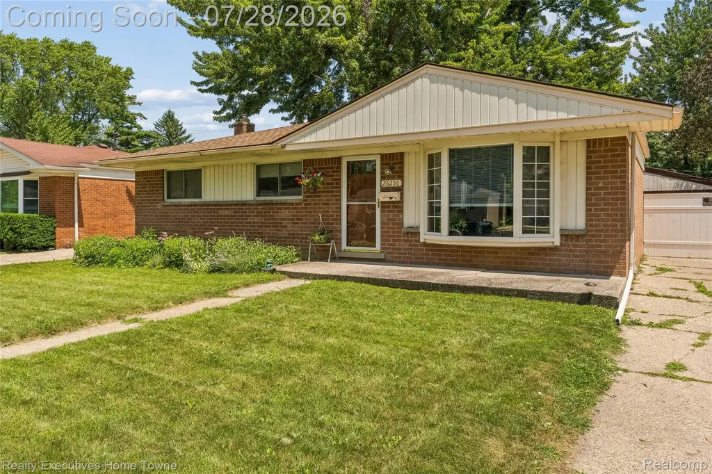 26256 Patricia Avenue Warren City MI 48091