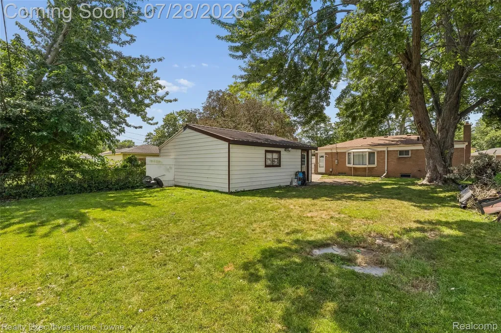 26256 Patricia Avenue Warren City MI 48091