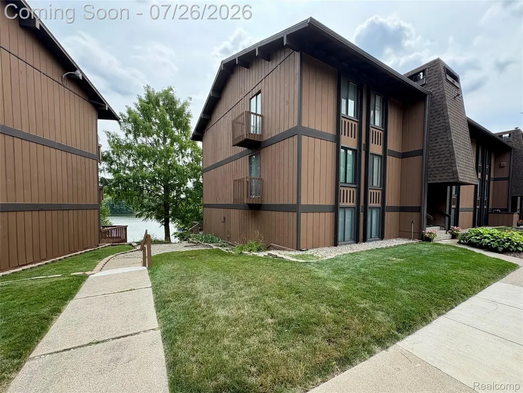 1736 Grove Road York Charter Township MI 48198