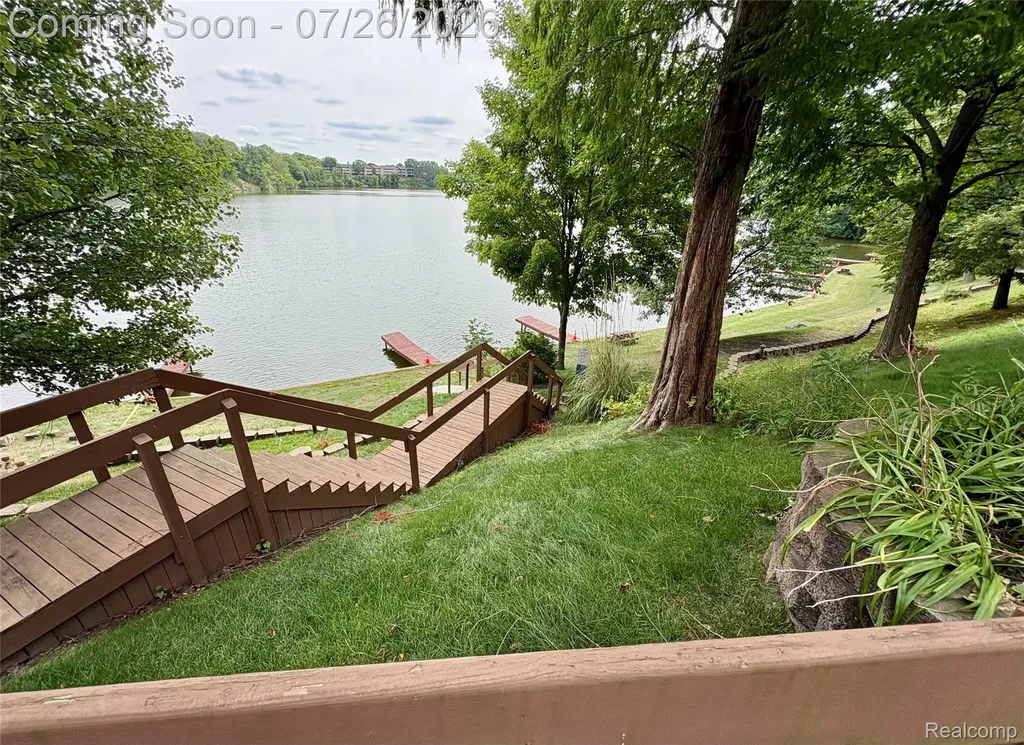 1736 Grove Road York Charter Township MI 48198
