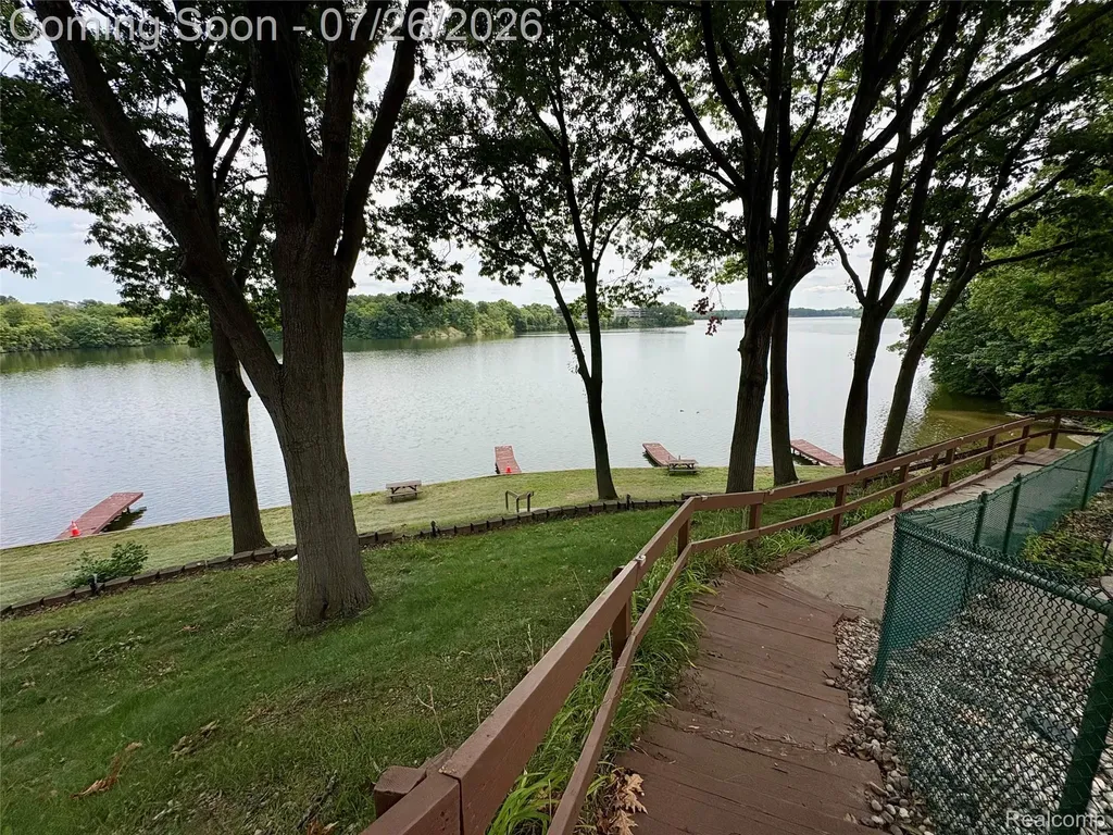 1736 Grove Road York Charter Township MI 48198