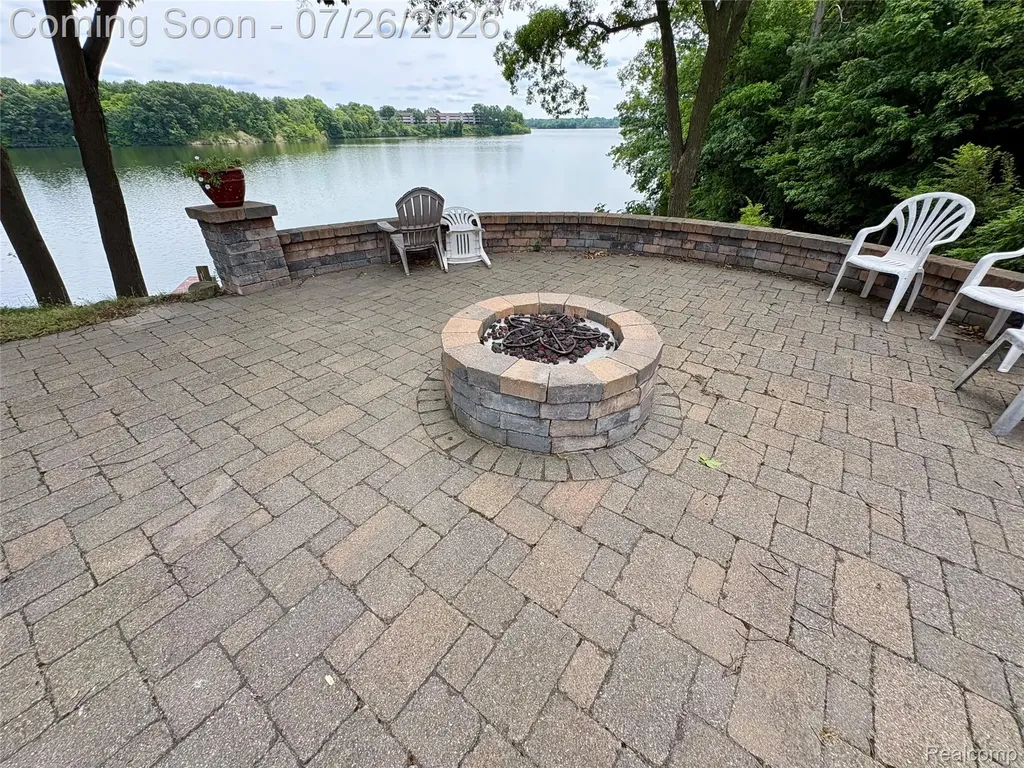 1736 Grove Road York Charter Township MI 48198