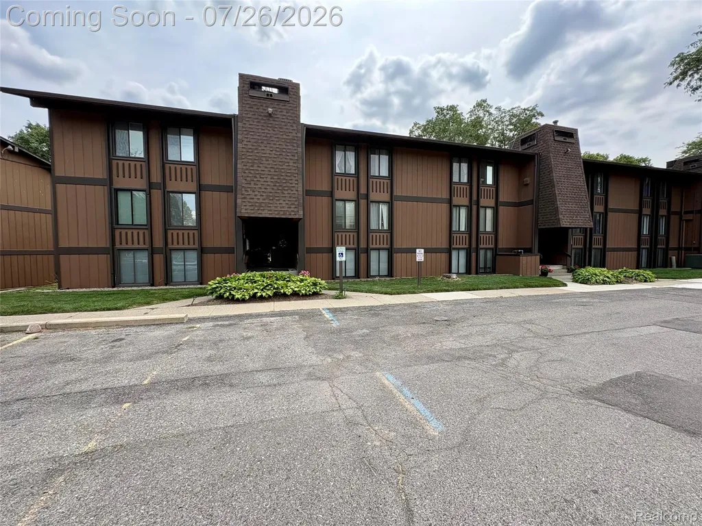 1736 Grove Road York Charter Township MI 48198