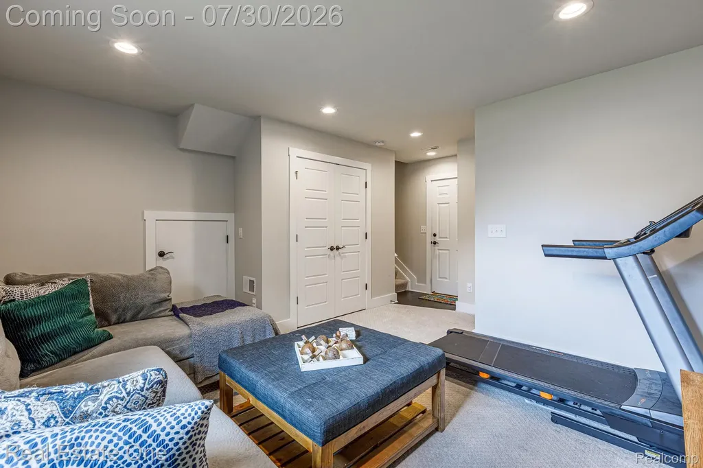 2785 Hartwick Drive Rochester Hills City MI 48307