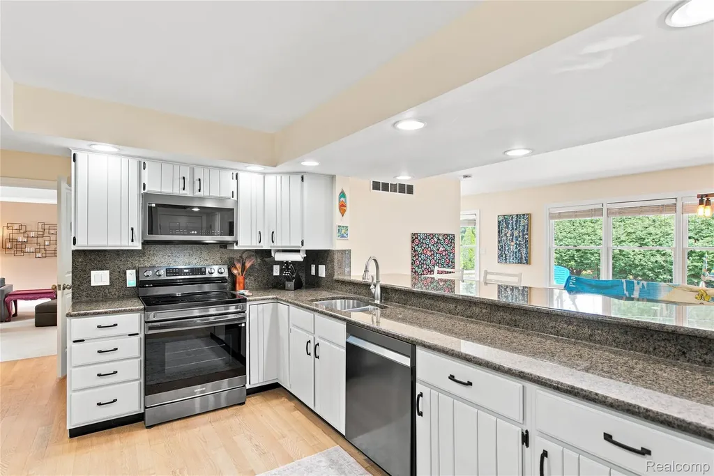 41138 Crestwood Drive Plymouth Charter Township MI 48170