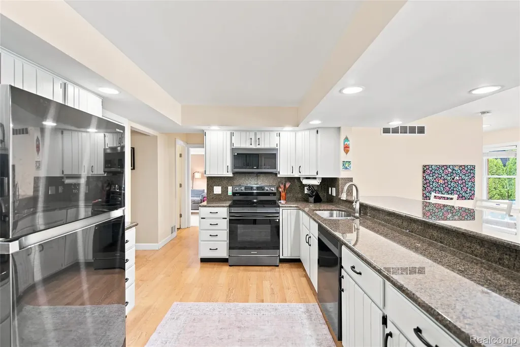41138 Crestwood Drive Plymouth Charter Township MI 48170