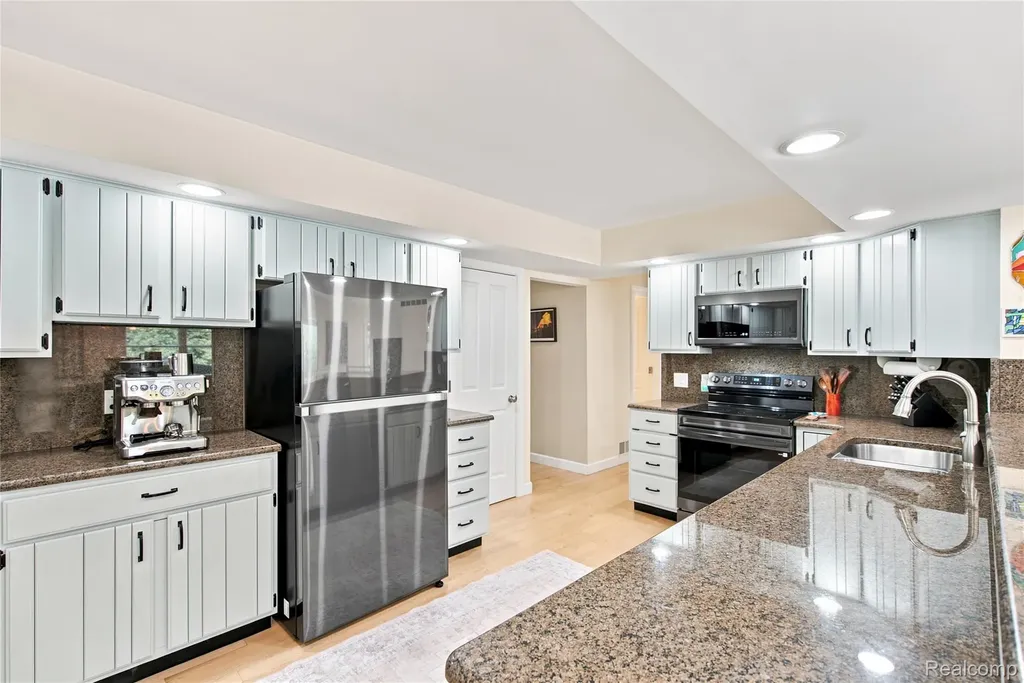 41138 Crestwood Drive Plymouth Charter Township MI 48170