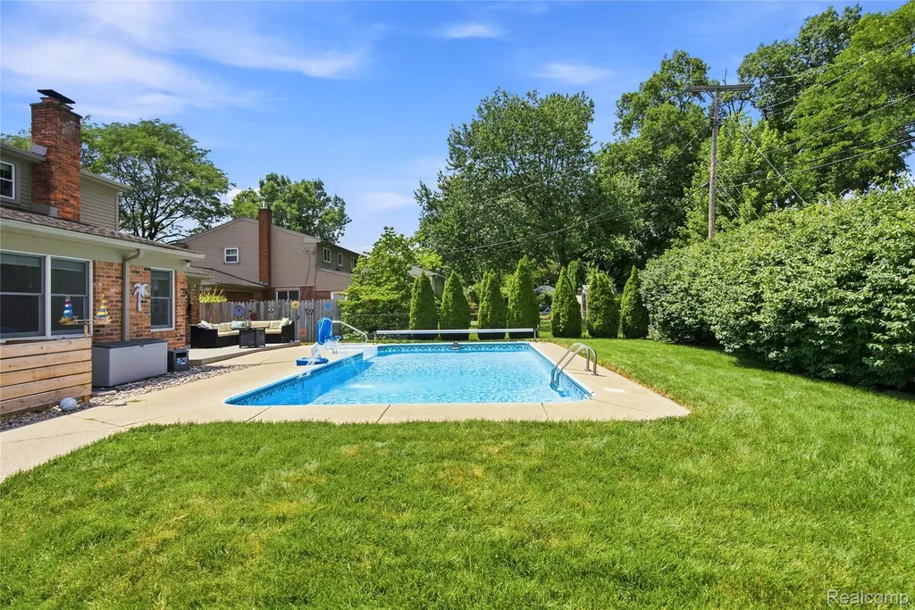 41138 Crestwood Drive Plymouth Charter Township MI 48170