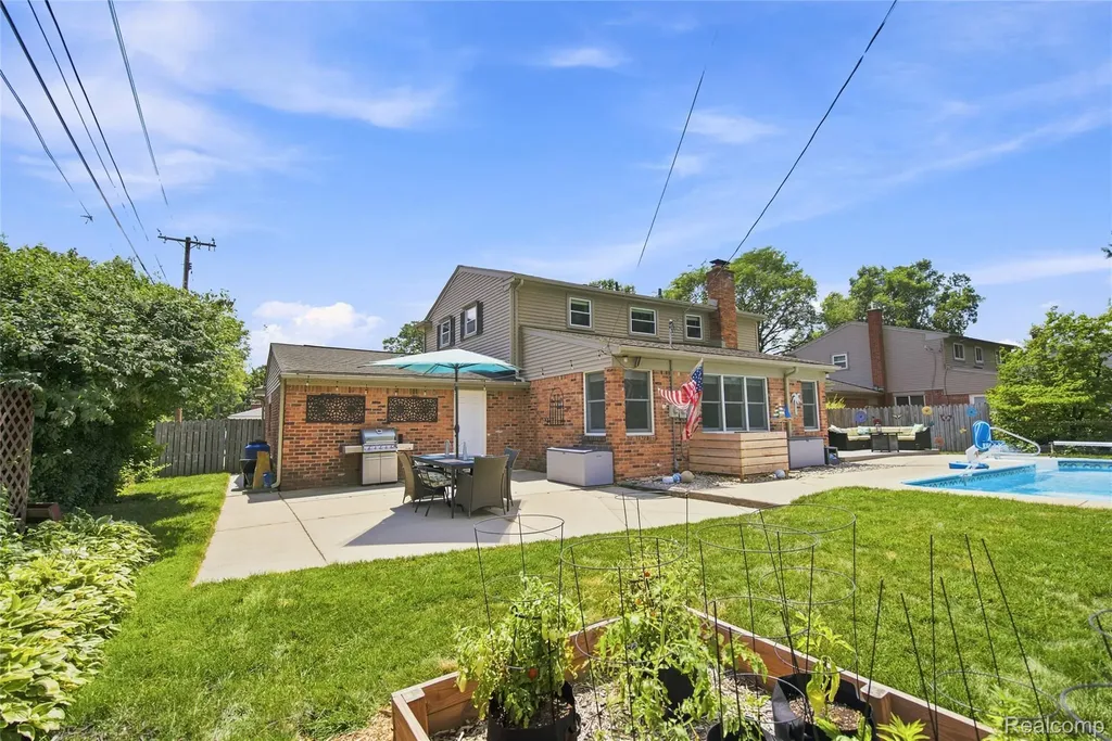 41138 Crestwood Drive Plymouth Charter Township MI 48170