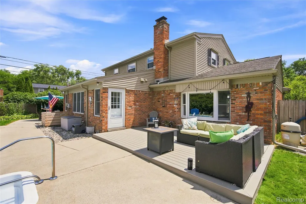 41138 Crestwood Drive Plymouth Charter Township MI 48170
