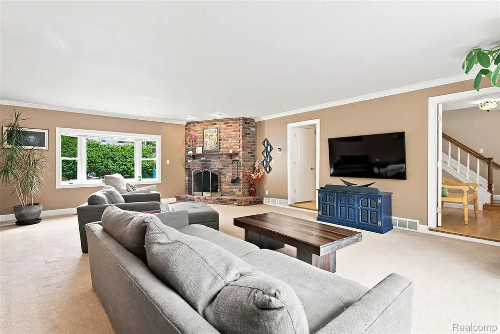 41138 Crestwood Drive Plymouth Charter Township MI 48170