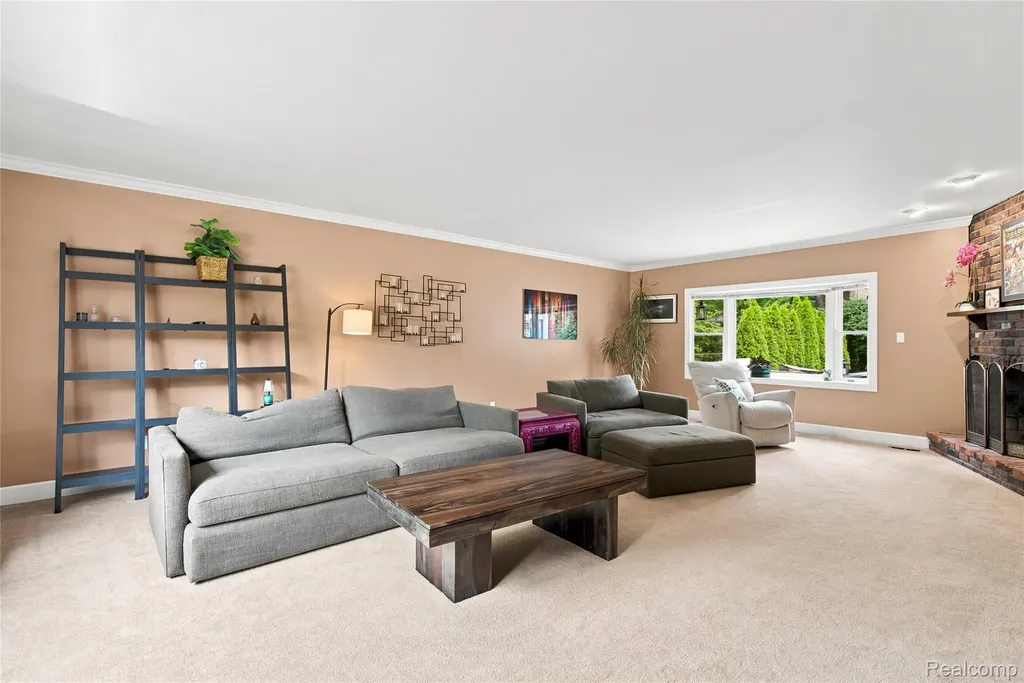 41138 Crestwood Drive Plymouth Charter Township MI 48170