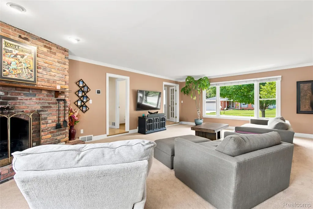 41138 Crestwood Drive Plymouth Charter Township MI 48170