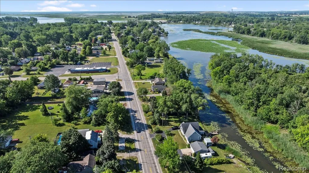 34868 W Jefferson Avenue Brownstown Charter Township MI 48173