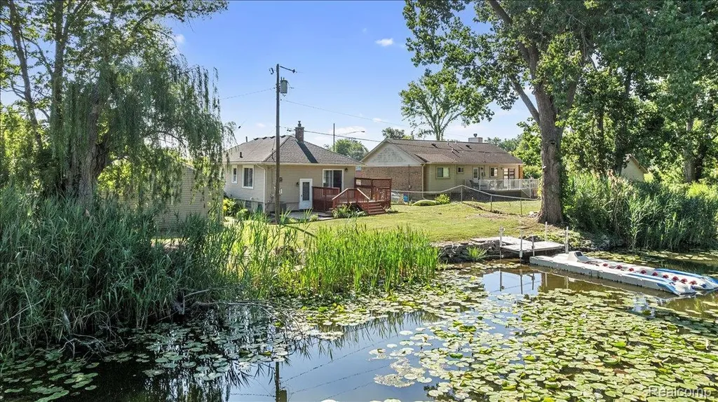 34868 W Jefferson Avenue Brownstown Charter Township MI 48173